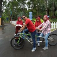 Bersepeda di Ecopark